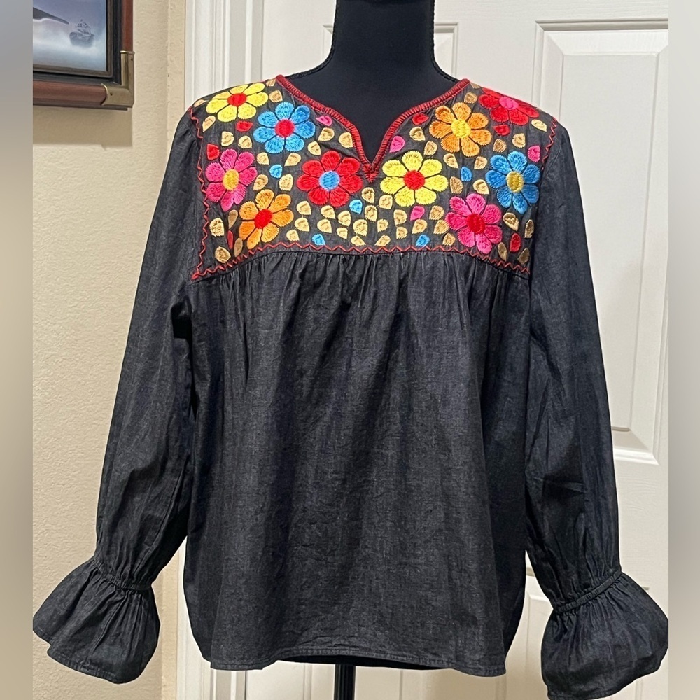 Layerz Clothing DARK GRAY FLORAL EMBROIDERED BOHO TOP, SIZE M